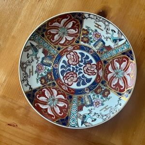 Traditional Hand Painted Japanese Imari Porcelain Dinner Plate